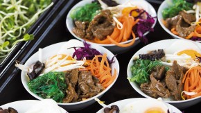 Bibimbap – hovädzie mäso na kórejský spôsob so zeleninou a s vajcom